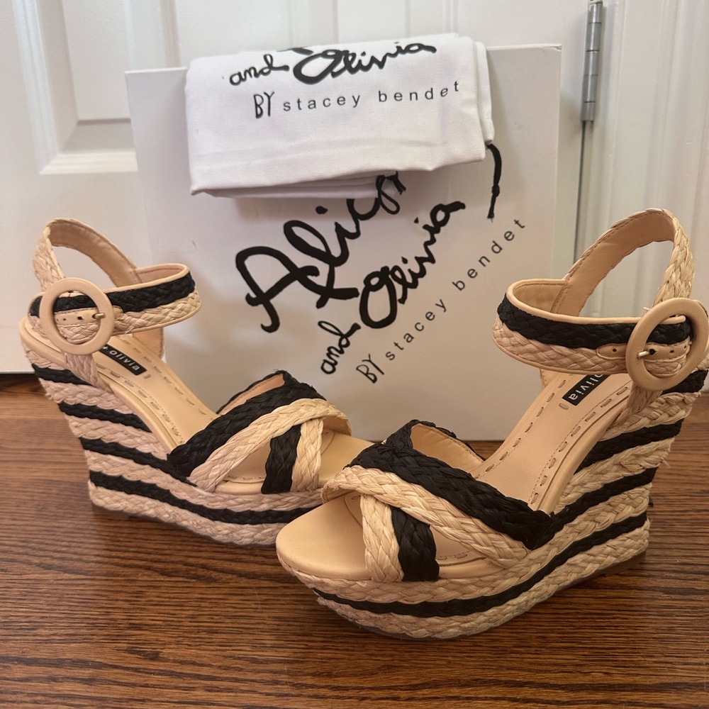 Alice + Olivia Rafia Woven Straw Wedge Sandal 1” Platform Black Tan Size 9